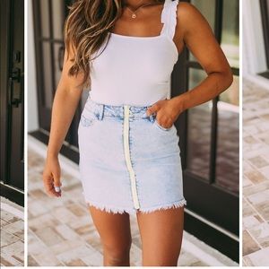 Like new! Electric Zip Front Denim Mini Skirt